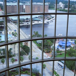 Blick vom Embassy Suites Hotel zur Waterfront