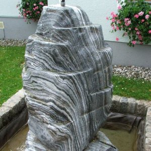 Steinbrunnen in Heinrichs