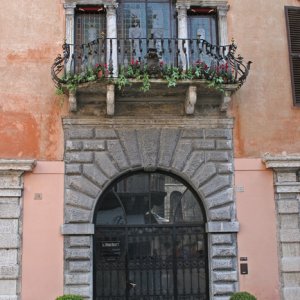 Idyllischer Balkon in der INnenstadt von Saló am Gardasee