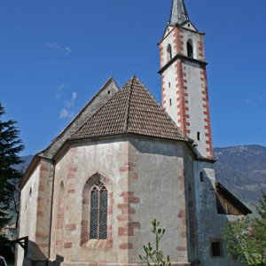 Sankt Agatha auf der Wiese in Mitterlana