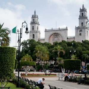 Mérida - Plaza Grande mit der Mérida Kathedrale, gewidmet  dem Heiligen Ild