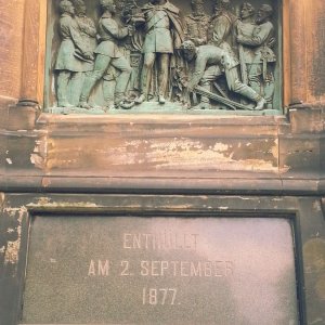 Kriegerdenkmal in Magdeburg, Szene in Bronze gegossen