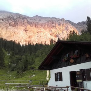 Sonnenuntergang auf der WETTERSTEINALM