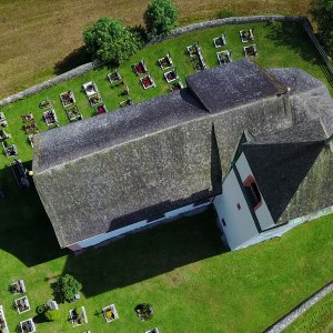 Kirche in Mauern oberhalb von Steinach am Brenner