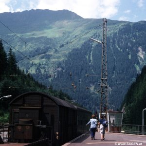 Autotransportzug im Verladebahnhof Böckstein im Gasteinertal