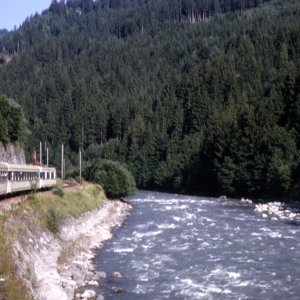 Triebwagenzug Baureihe 4010 als "Transalpin" im Salzachtal