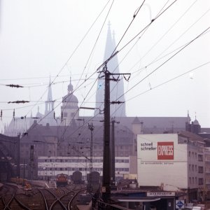 Einfahrt in den Bahnhof Köln