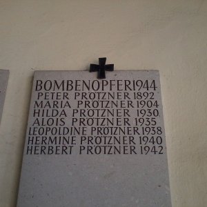 Bombenopfer Andenken Friedhof Maxglan