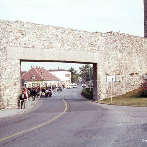 Hainburg: Straßendurchbruch der Stadtmauer beim Ungartor