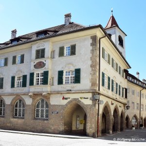 Hall in Tirol, Postgebäude