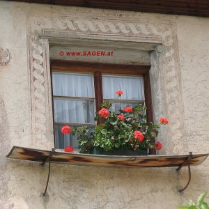 Fensterschmuck im Kloster St. Johann in Müstair (Schweiz)