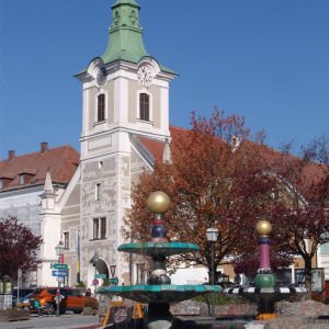 Zwettl Hauptplatz mit Hundertwasserbrunnen