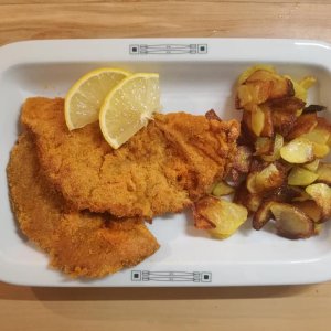 Panierte Parasole mit Bratkartoffeln