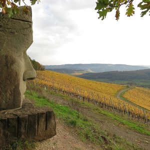 Steinskulptur über Wawern