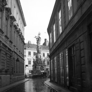 Dreifaltigkeitssäule Baden bei Wien von Rathausgasse 1930