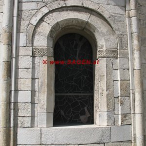 Romanisches Rundbogenfenster, Laas