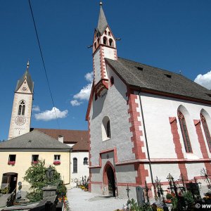 Kirchenensemble Pfons