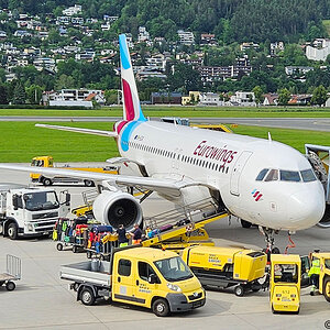 Innsbruck Flughafen, Beladung eines Flugzeuges