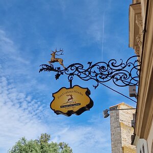 Medium 'Hotel Goldener Hirsch' in der Kategorie 'Wirtshausausleger, Nasenschild, Ausleger, Zunftzeichen'