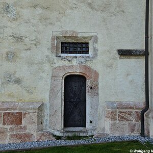 Leonhardskirche Kundl - Eingang in die Sakristei