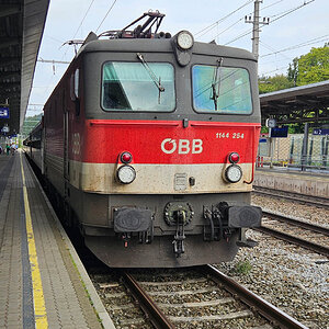 ÖBB 1144-254 Bahnhof Vöcklabruck planmäßiger Betrieb