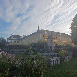 Franziskanerkloster Pupping.jpg