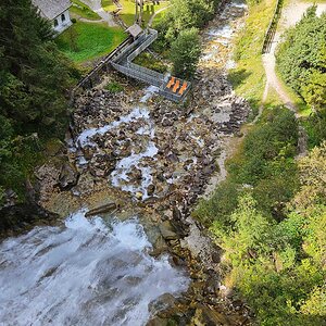 Blick vom Sandeswasserfall auf das Mühlendorf Gschnitz