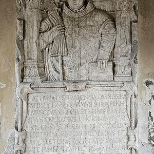 Kirchdorf in Tirol, Pfarrkirche, Grabstein Erasmus Sibenpekh