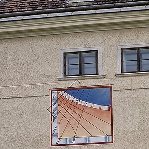 Sonnenuhr am Alten Schloss,  Laxenburg