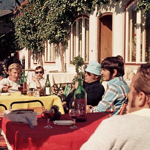 Marmolata-Tour 1972 Spagetti-Pause mit Rotwein