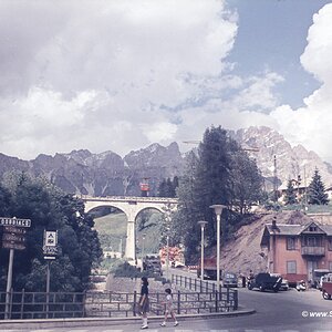 Cortina d’Ampezzo mit Seilbahn und Viadukt