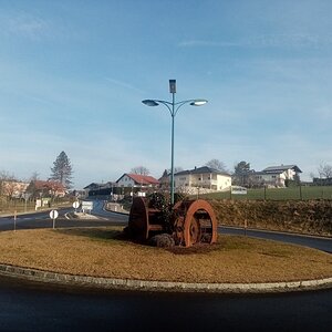 Kreisverkehr Spomenik Ostermiething Mühlenstraße