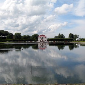 Schloss Marly und Teich Marly