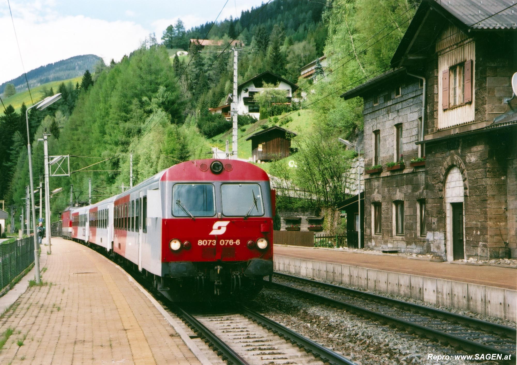 ÖBB 1144 mit Steuerwagen 8073 Brennerbahn, Gries am Brenner