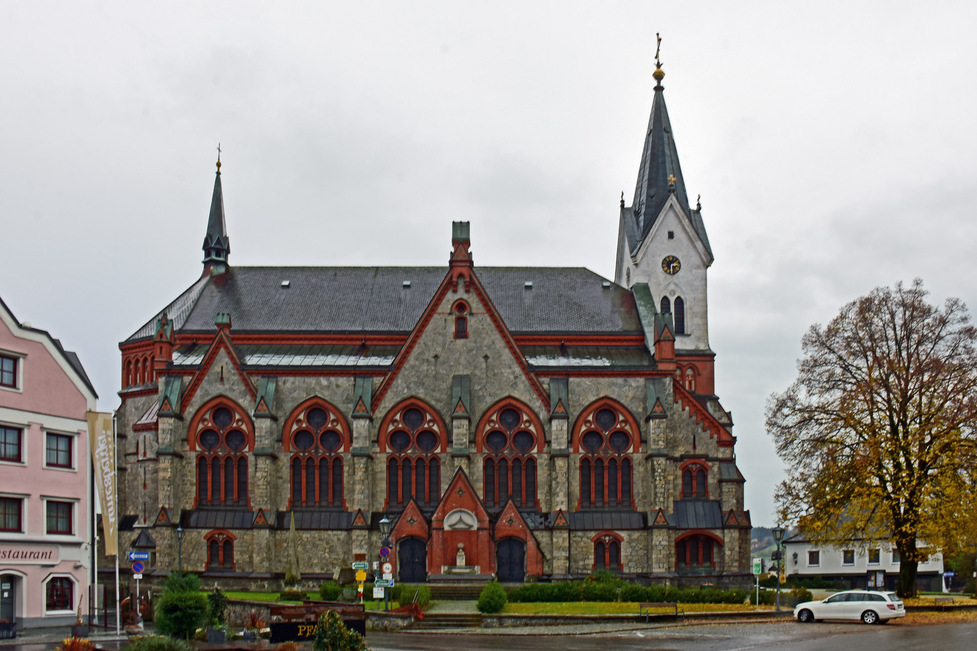 Aigen, Kirche