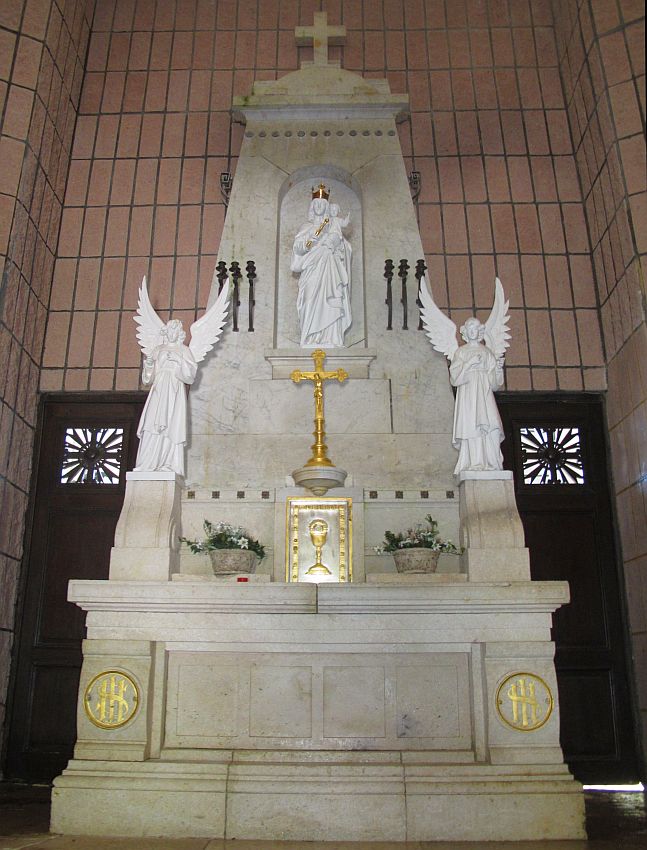 Altar in der Elisabethkirche