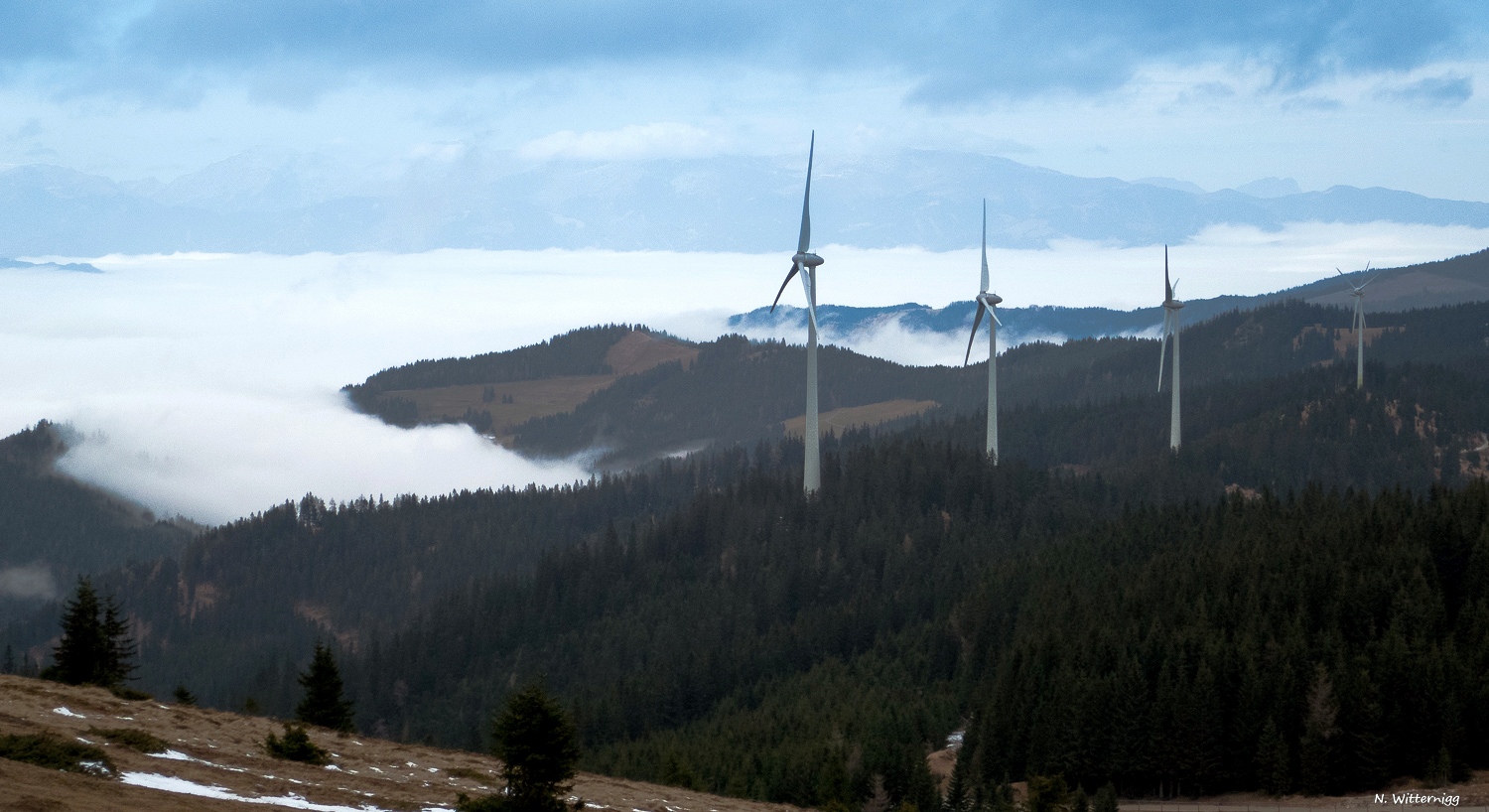 altes-almhaus-windpark