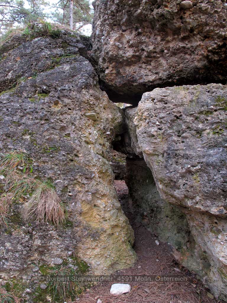 Altes Grab - künstliches Steindenkmal