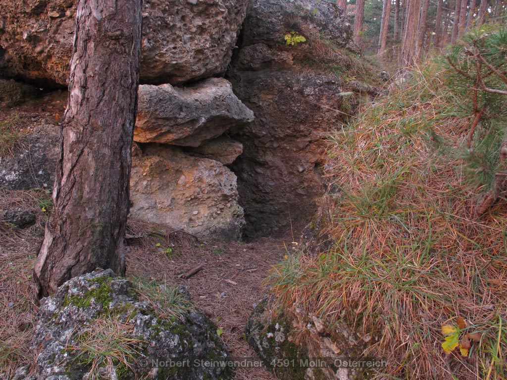 Altes Grab - künstliches Steindenkmal