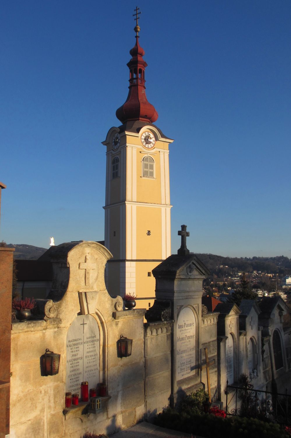 Am Friedhof St. Veit, mit Pfarrkirche St. Veit