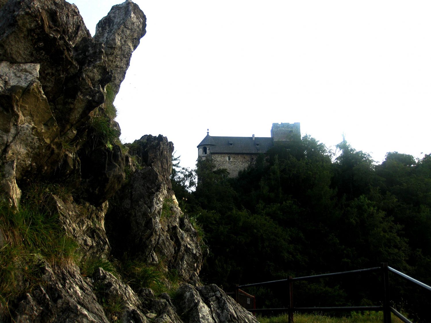 Am Weg zum Jungfernsprung mit Blick zur Burgruine Gösting, Graz