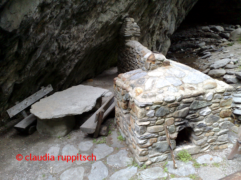 arsenik-röstofen in der zirknitzgrotte im mölltal