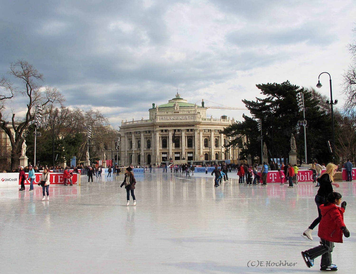 Auf Kufen ins Burgtheater