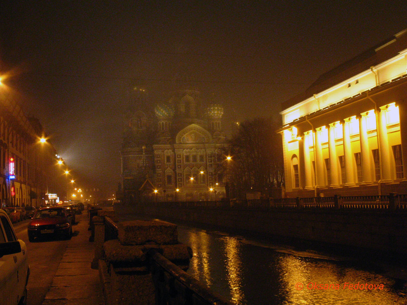 Auferstehungskirche im Nebel