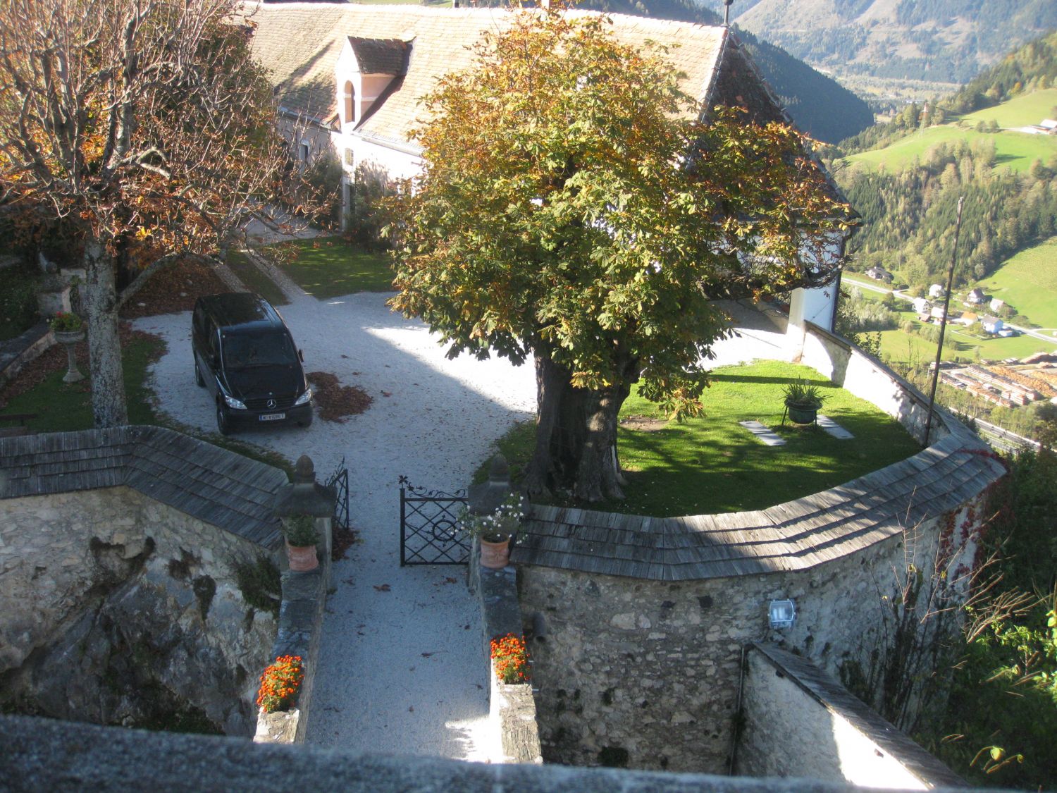 Ausblick zum Burgareal, Strechau