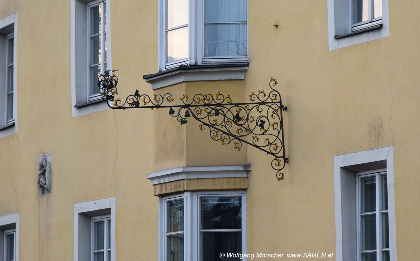 Ausleger Gasthaus Zum Mohren Innsbruck