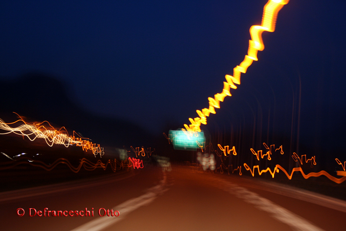 Autobahn bei Nacht