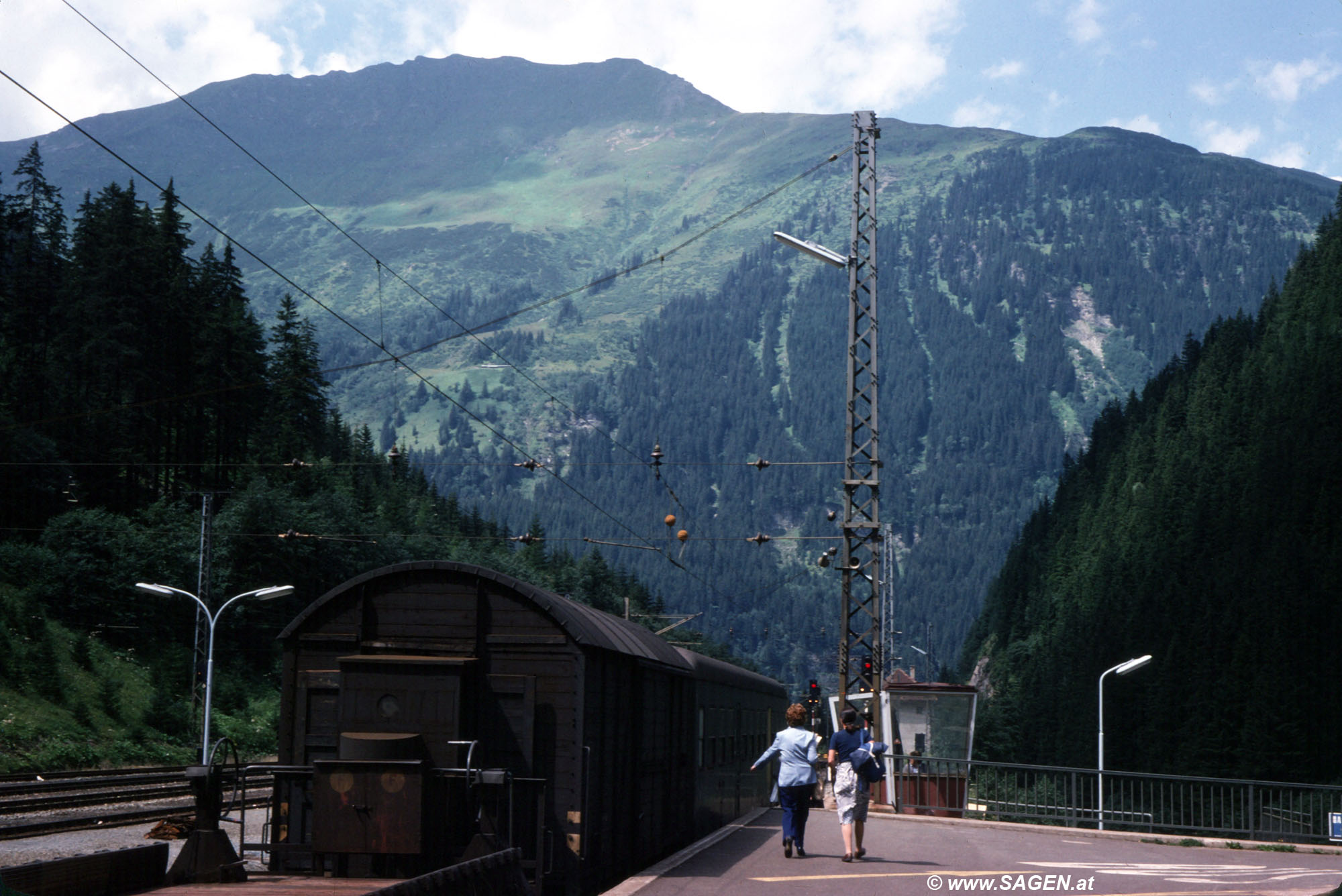 Autotransportzug im Verladebahnhof Böckstein im Gasteinertal