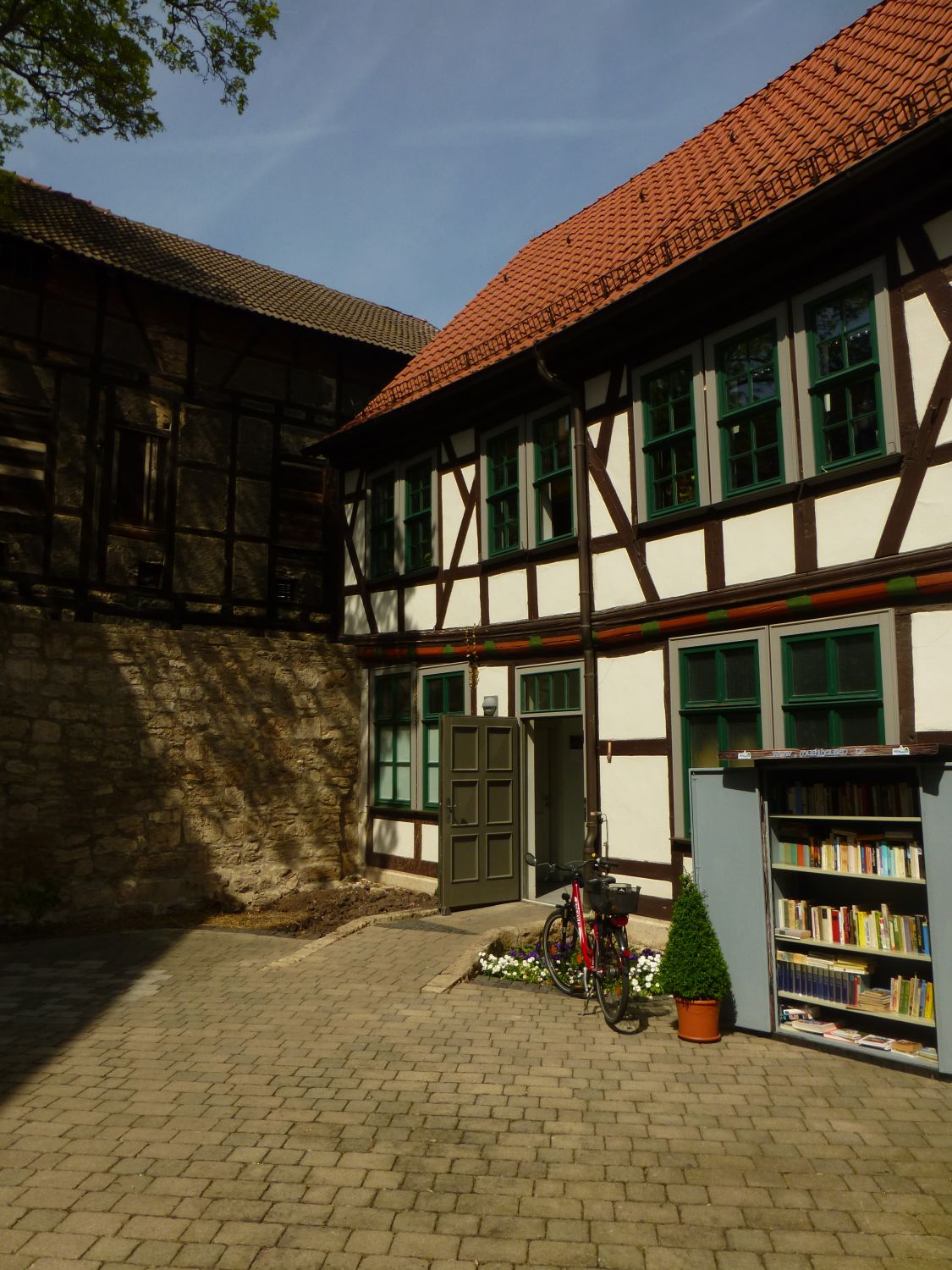 Bücherschrank für alle, ein schönes Lesestübchen in Thüringen