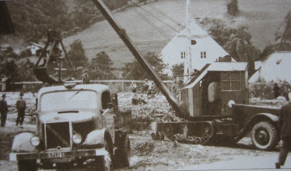 Bagger u. LKW um 1950